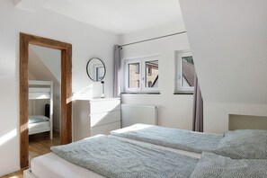 3 bedrooms, iron/ironing board, free WiFi, bed sheets - Apartment 'Emma' with Wi-Fi (Schramberg)