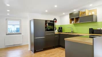 Refrigerador, horno, parrilla de estufa y lavavajillas