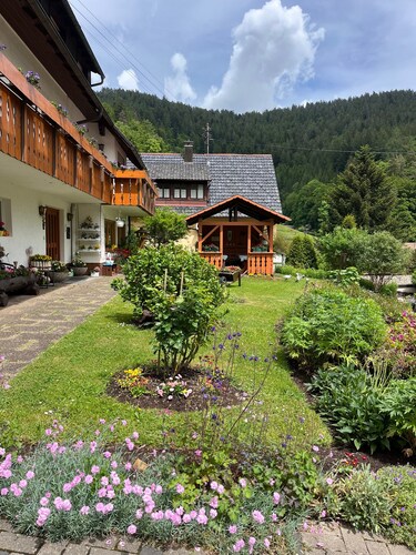 Room 'Double Room' with Shared Garden, Balcony and Wi-Fi