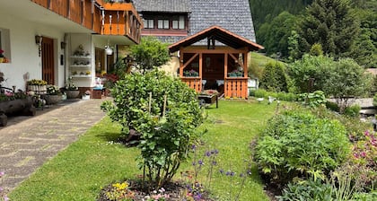 Room 'Double Room' with Shared Garden, Balcony and Wi-Fi