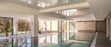 Inomhuspool och uppvÀrmd pool