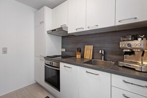 Fridge, microwave, oven, stovetop - Apartment 'Eva Ferienwohnung' with Balcony and Wi-Fi (Engen)