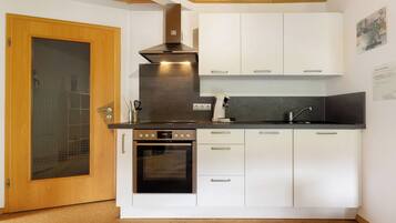 Kühlschrank, Ofen, Herdplatte, Geschirrspüler