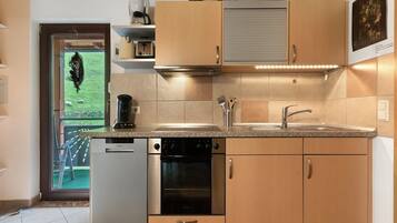 Kühlschrank, Ofen, Herdplatte, Geschirrspüler