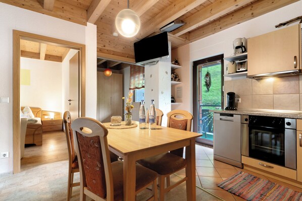 Refrigerador, horno, parrilla de estufa y lavavajillas 