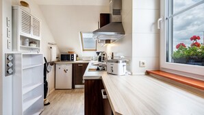 Kaffetrakter/tekoker, kjøleskap, mikrobølgeovn og ovn
