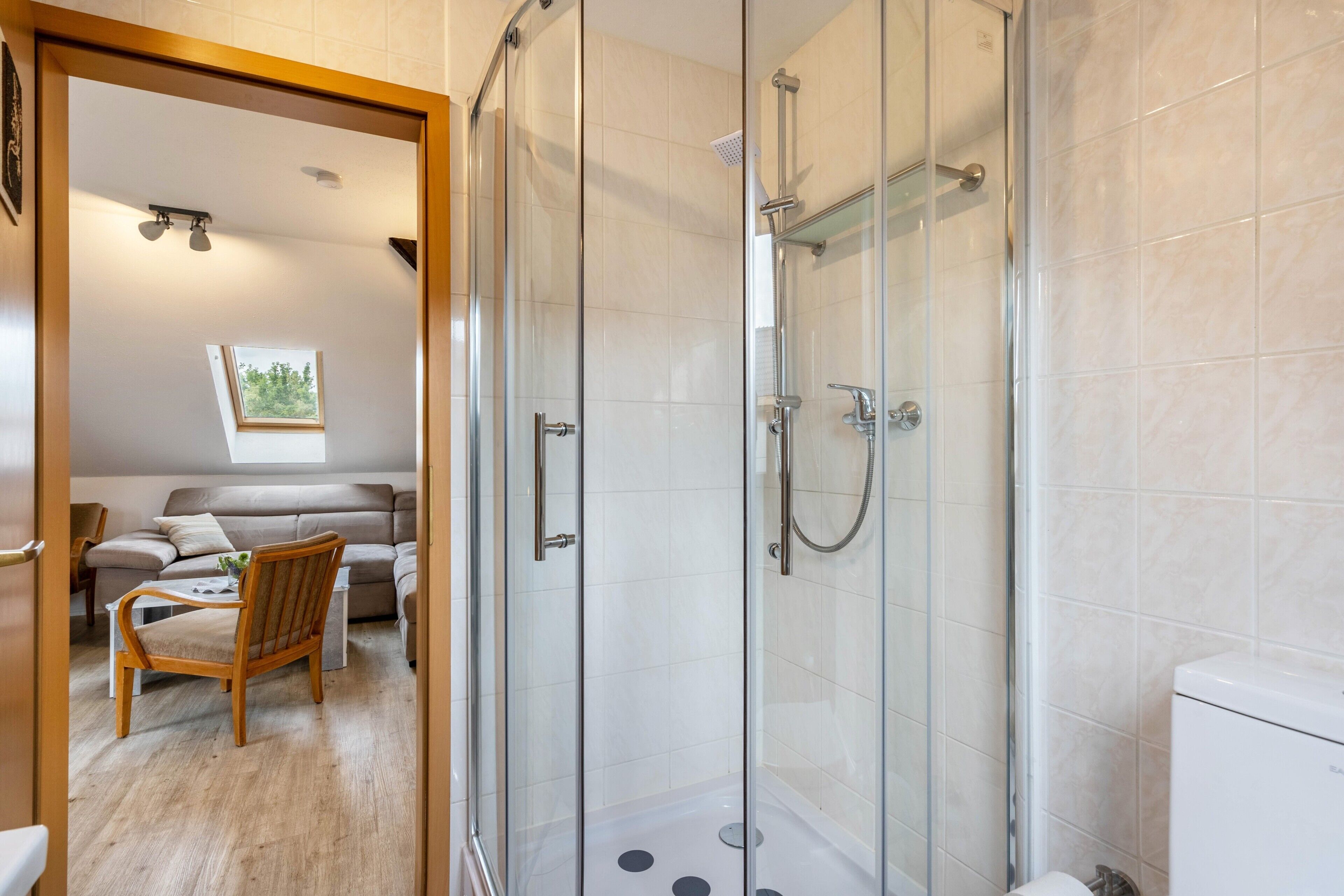 Dusche, Haartrockner, Handtücher