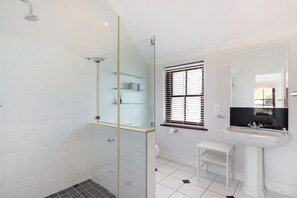 Handtücher, Seife, Toilettenpapier