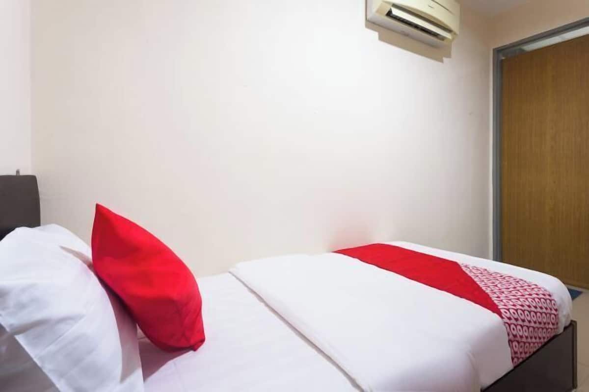Desk, free WiFi, bed sheets
