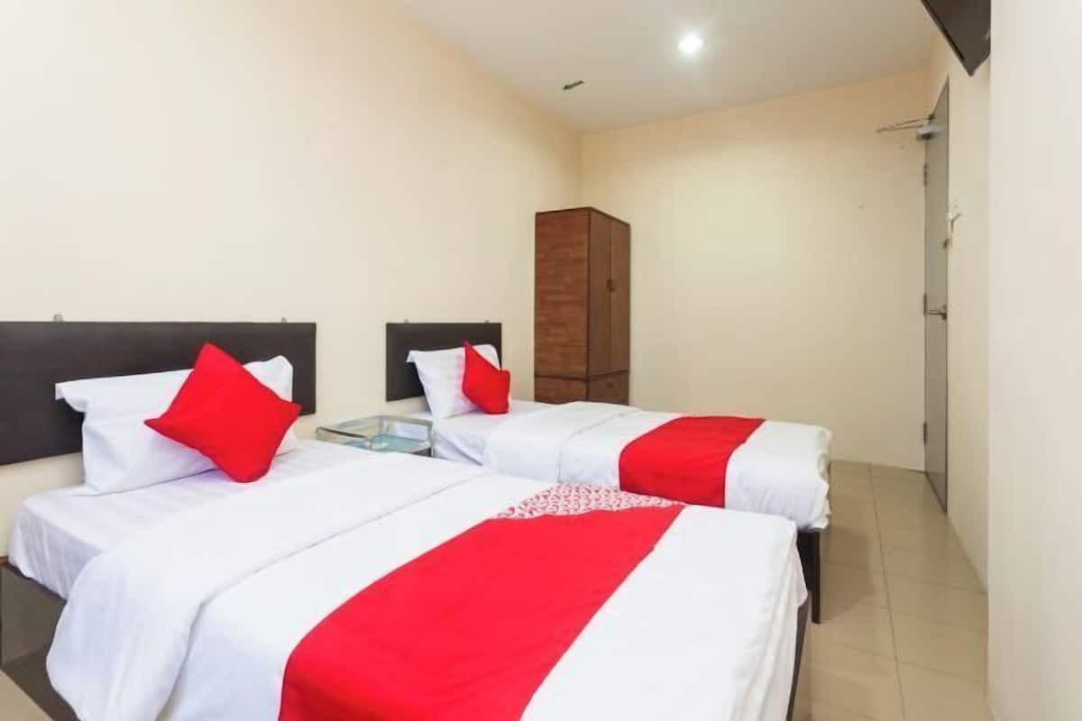 Desk, free WiFi, bed sheets