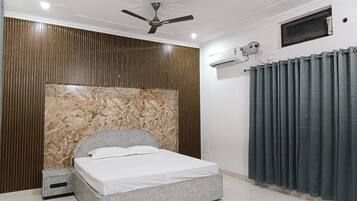 3 bedrooms, WiFi, bed sheets