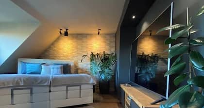 Emerald Suite, Emerald Suite