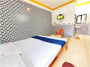 Kahden hengen deluxe-huone | Työpöytä, äänieristys, ilmainen Wi-Fi, vuodevaatteet