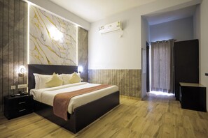 Comfort Double Room, City View | Desk, laptop workspace, soundproofing, wheelchair access