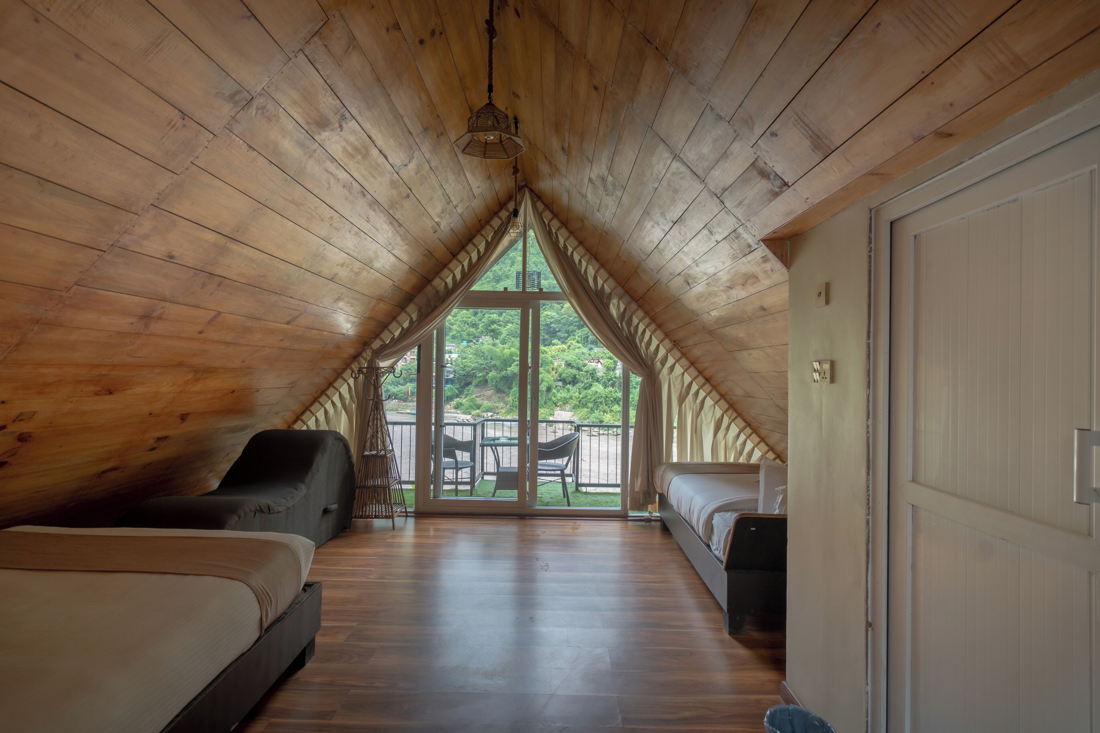 Quarto executivo | Roupas de cama premium, cofres nos quartos, individualmente mobiliados