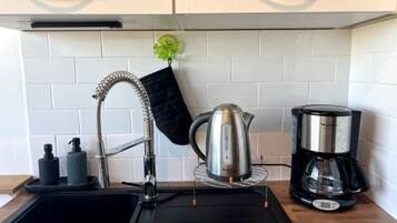 Micro-ondes, four, plaque de cuisson, lave-vaisselle