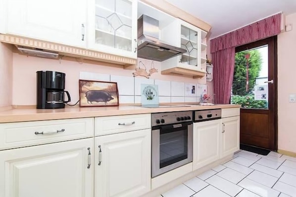 Kühlschrank, Ofen, Herdplatte, Geschirrspüler