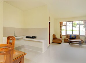 Desk, free WiFi, bed sheets