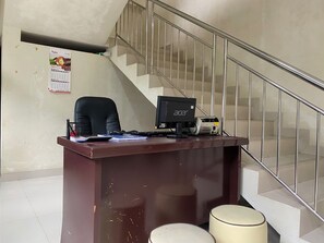 Quầy tiếp tân