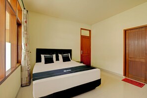 Desk, free WiFi, bed sheets