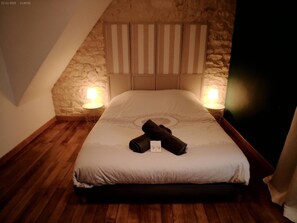 3 bedrooms, bed sheets