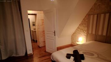 3 bedrooms, bed sheets