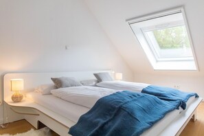 2 dormitorios, escritorio, tabla de planchar con plancha y wifi