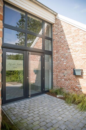 Unclassified image, 2 of 87, button