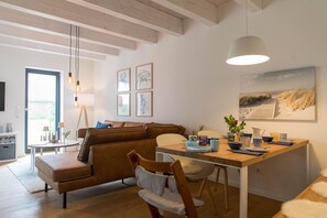 Unclassified image, 3 of 87, button