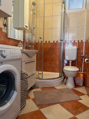 Apartment, 2 Bedrooms, Smoking, Balcony | Bathroom