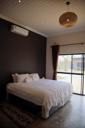 3 bedrooms, iron/ironing board, WiFi, bed sheets - Charming 3-bedroom cottage in fabulous Bulawayo with AC, WiFi (Bulawayo)