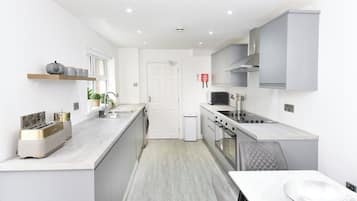 Fridge, microwave, oven, cookware/dishes/utensils