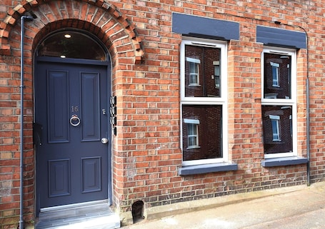 Fachada da propriedade. Ocho Homes by Eight Continents