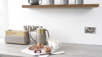 Fridge, microwave, oven, cookware/dishes/utensils
