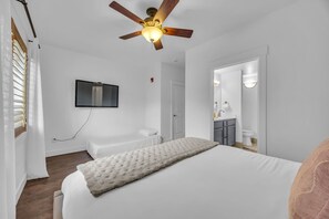 3 sovrum, skrivbord, resesäng och wi-fi
