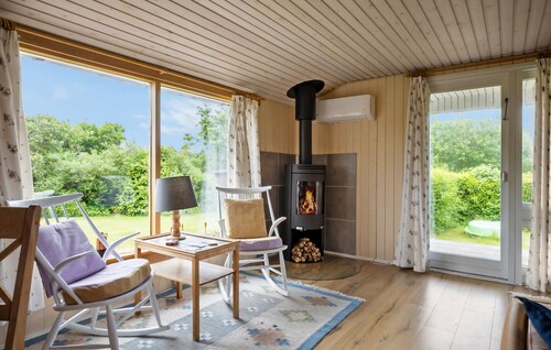 Beautiful home in Bogense with WiFi