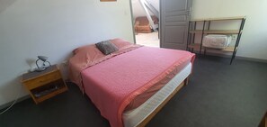 2 室のベッドルーム、WiFi、ベッドシーツ