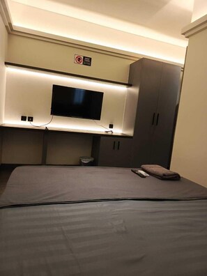 Deluxe Double Room | Desk, free WiFi, bed sheets - Collection O 94587 Hotel Kebon Jahe (Bogor)