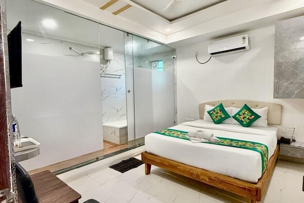 Iron/ironing board (on request), WiFi (free)