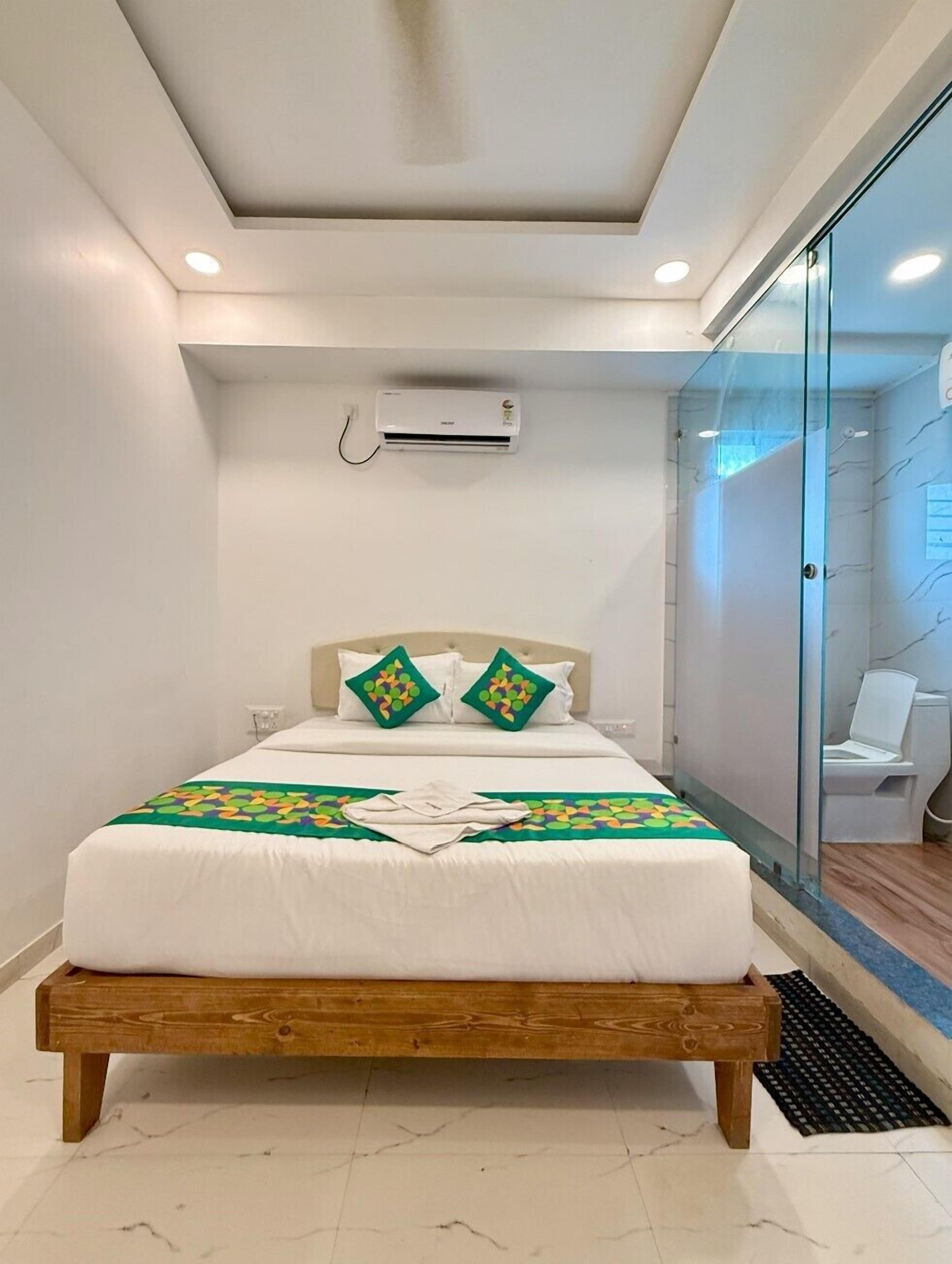 Iron/ironing board, free WiFi
