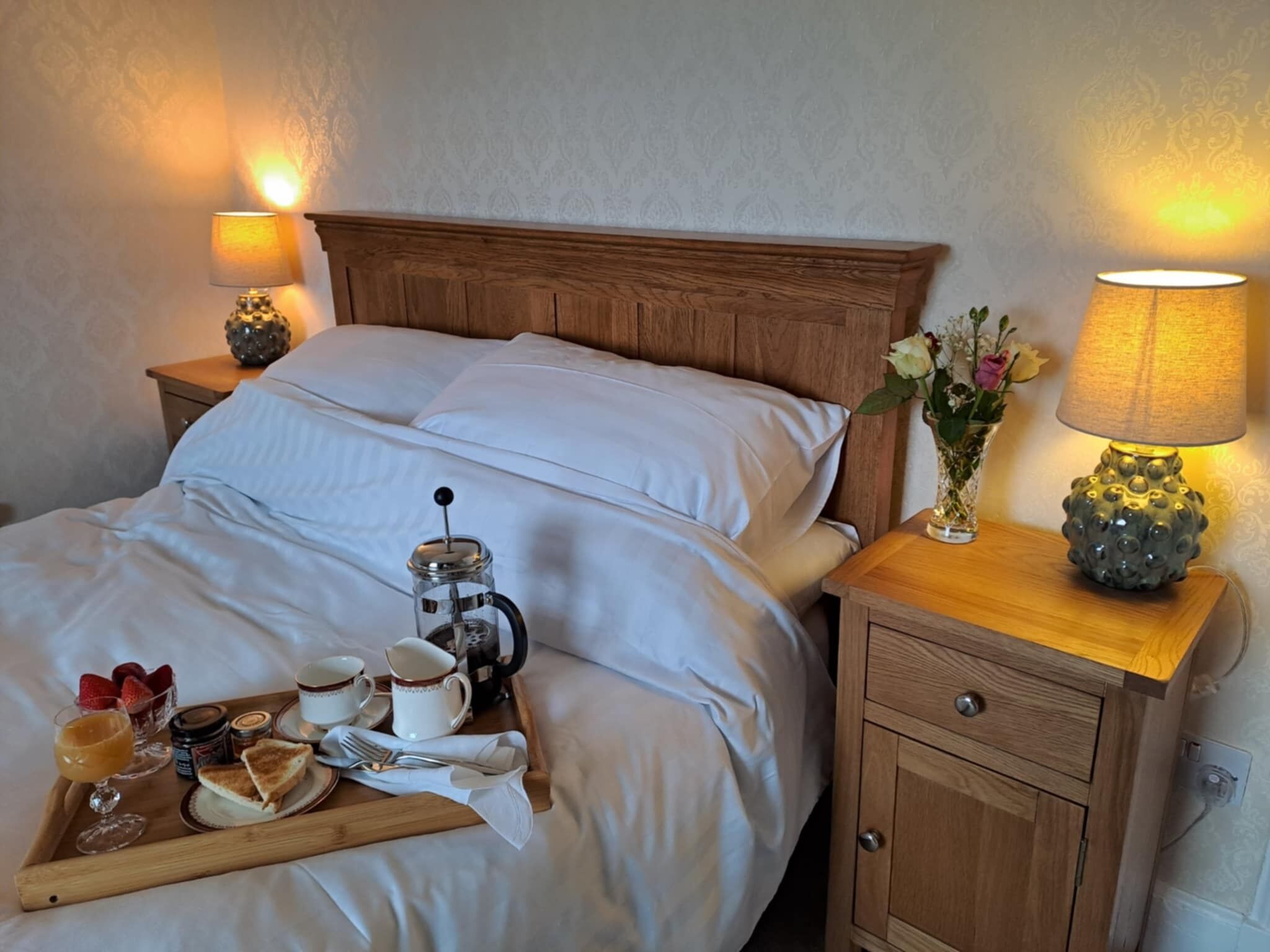 4 bedrooms, iron/ironing board, free WiFi, bed sheets