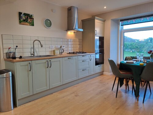 Quiet, rural hideaway in traditional old Schoolhouse, right on the edge of loch.