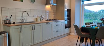 Quiet, rural hideaway in traditional old Schoolhouse, right on the edge of loch.