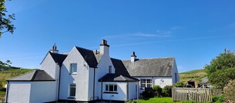 Quiet, rural hideaway in traditional old Schoolhouse, right on the edge of loch.