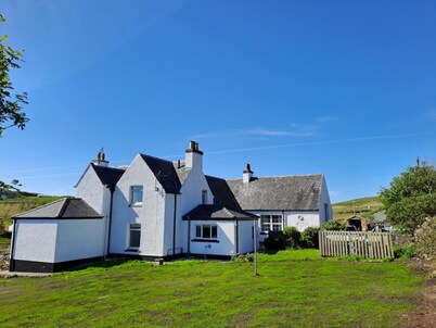 Quiet, rural hideaway in traditional old Schoolhouse, right on the edge of loch.