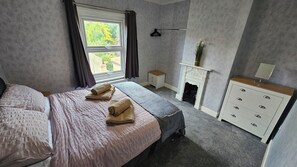 Iron/ironing board, WiFi, bed sheets