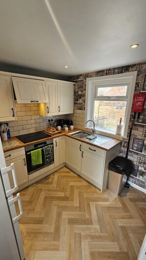 Cookware/dishes/utensils