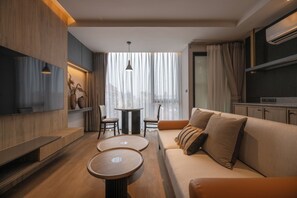 Superior-Doppelzimmer, Nichtraucher, Stadtblick | Kostenlose Minibar, Zimmersafe, Schreibtisch, Verdunkelungsvorhänge