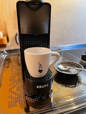 Kaffee und/oder Kaffeemaschine
