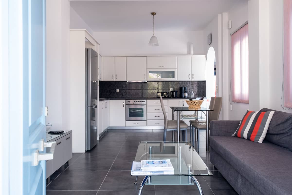 Classic Apartment, 2 Bedrooms, City View | Private kitchen